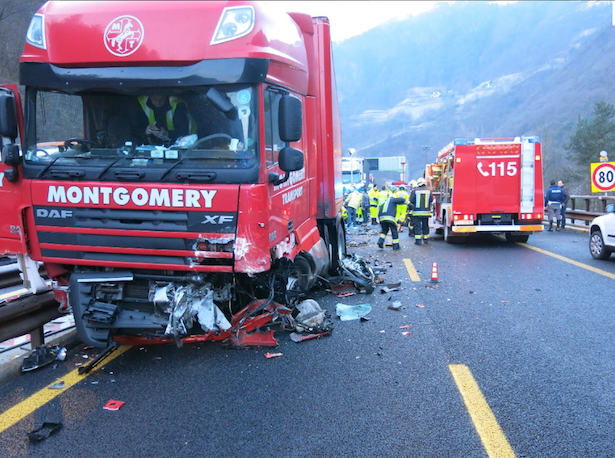 Der in den Unfall verwickelte LKW (Foto: FF Klausen)