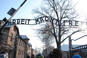 KZ-Auschwitz: Die Landesräte Philipp Achammer und Christian Tommasini nehmen an "Reise der Erinnerung" teil (Foto: LPA/Archiv) 