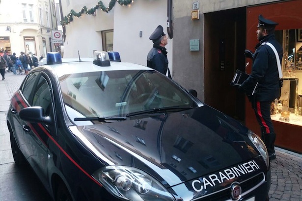 05-01-2017-la-pattuglia-dei-carabinieri-sul-luogo-del-furto