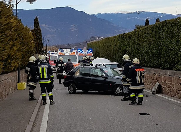 Unfall in Eppan (Fotos: FF St. Michael Eppan)