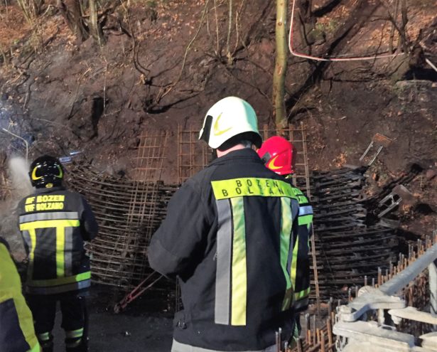 Der Löscheinsatz (Fotos: FF Bozen)