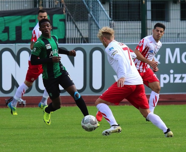 Jérémie Broh I'm Dress vo Pordenone im Drususstadion