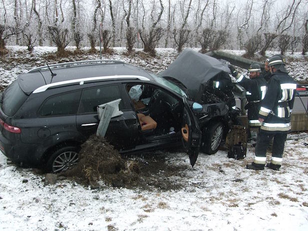 Spektakulärer Crash (Foto: FF Laas) 