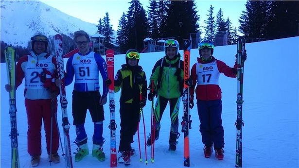 Teilnehmer aus Dietenheim im Schifahren (v.l.n.r.): Gianfranco Di Matteo (Lehrperson für Italienisch), Florian Zingerle, Daniel Hintner, Michael Oberhammer (Schi alpin Schüler, 1. Platz), Michael Nocker (Lehrperson für Sport)