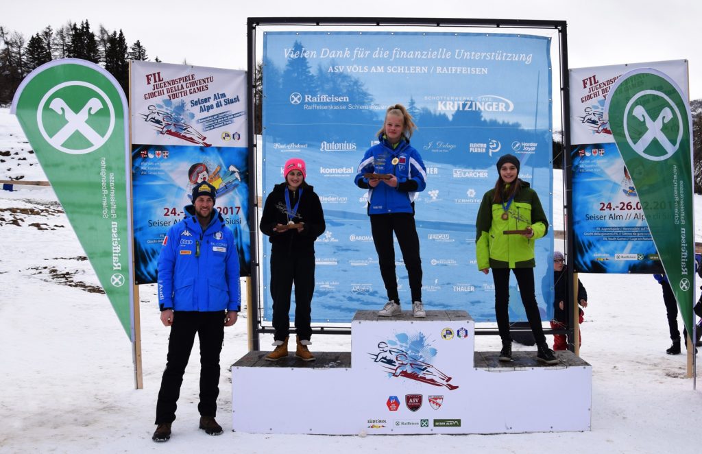 Stephanie Planer holte sich in der Kategorie Jugend II weiblich den Sieg (im Bild auch Patrick Pigneter)