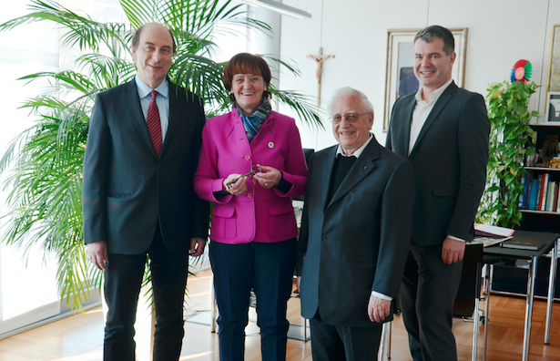 Die Schlüsselübergabe in Lengmoos am Ritten mit Landesrätin Martha Stocker, Prior Othmar Wieland und Caritas-Direktor Franz Kripp