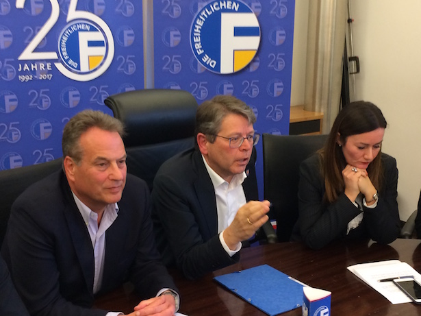 Pius Leitner bei der Pressekonferenz