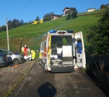 Auto stürzt in die Tiefe