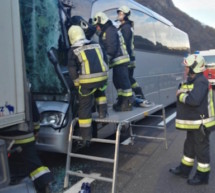 Busunfall auf der Autobahn