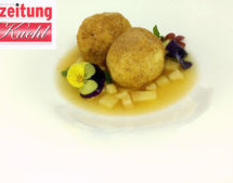 Topfenknödel mit Apfelsüppchen