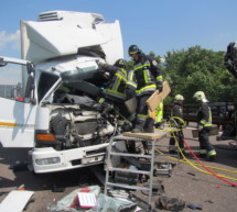 Mann stirbt bei Lkw-Crash