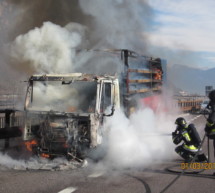 Lkw fängt Feuer