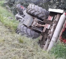 Traktor überschlägt sich