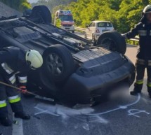 Auto überschlägt sich