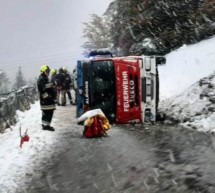 Löschfahrzeug umgekippt