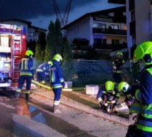 Schlange im Stiegenhaus