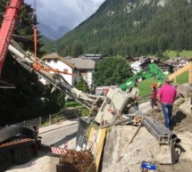 Bohrmaschine stürzt auf Hotel