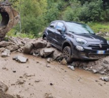 Mure erfasst zwei Autos