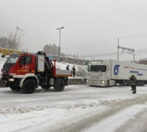 Schnee lähmt Bozen