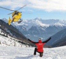 Junge Frau stürzt in den Tod