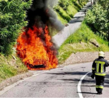 Fahrzeug in Flammen