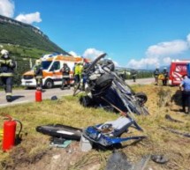 Auto landet im Graben