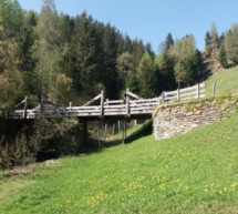 Sanierte Holzbrücke