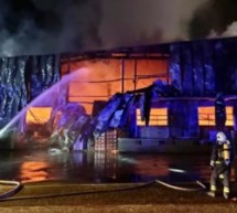 Lagerhalle in Flammen