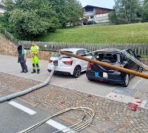 Lkw reißt Stromleitung um