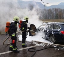 Pkw-Brand auf der Raststätte