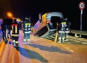 Pkw landet auf dem Dach