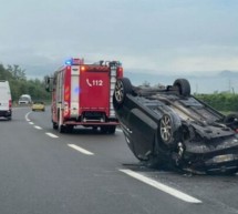 Pkw landet auf dem Dach