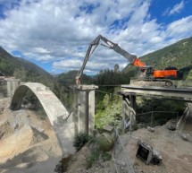 Abgerissene Brücke