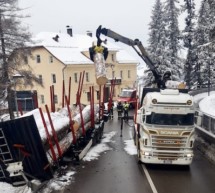 Lkw verliert Anhänger