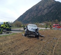 Pkw kracht gegen Lkw