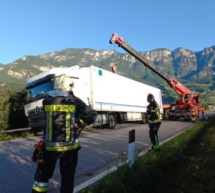 Kippender Schlepper