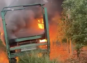 Hebebühne in Flammen