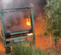 Hebebühne in Flammen