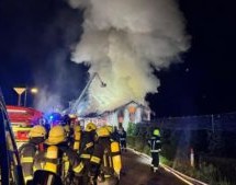 Lagerhalle in Flammen